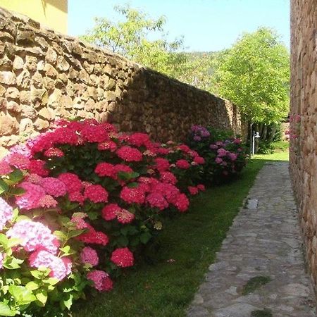 Posada Los Nogales Barcenilla ภายนอก รูปภาพ